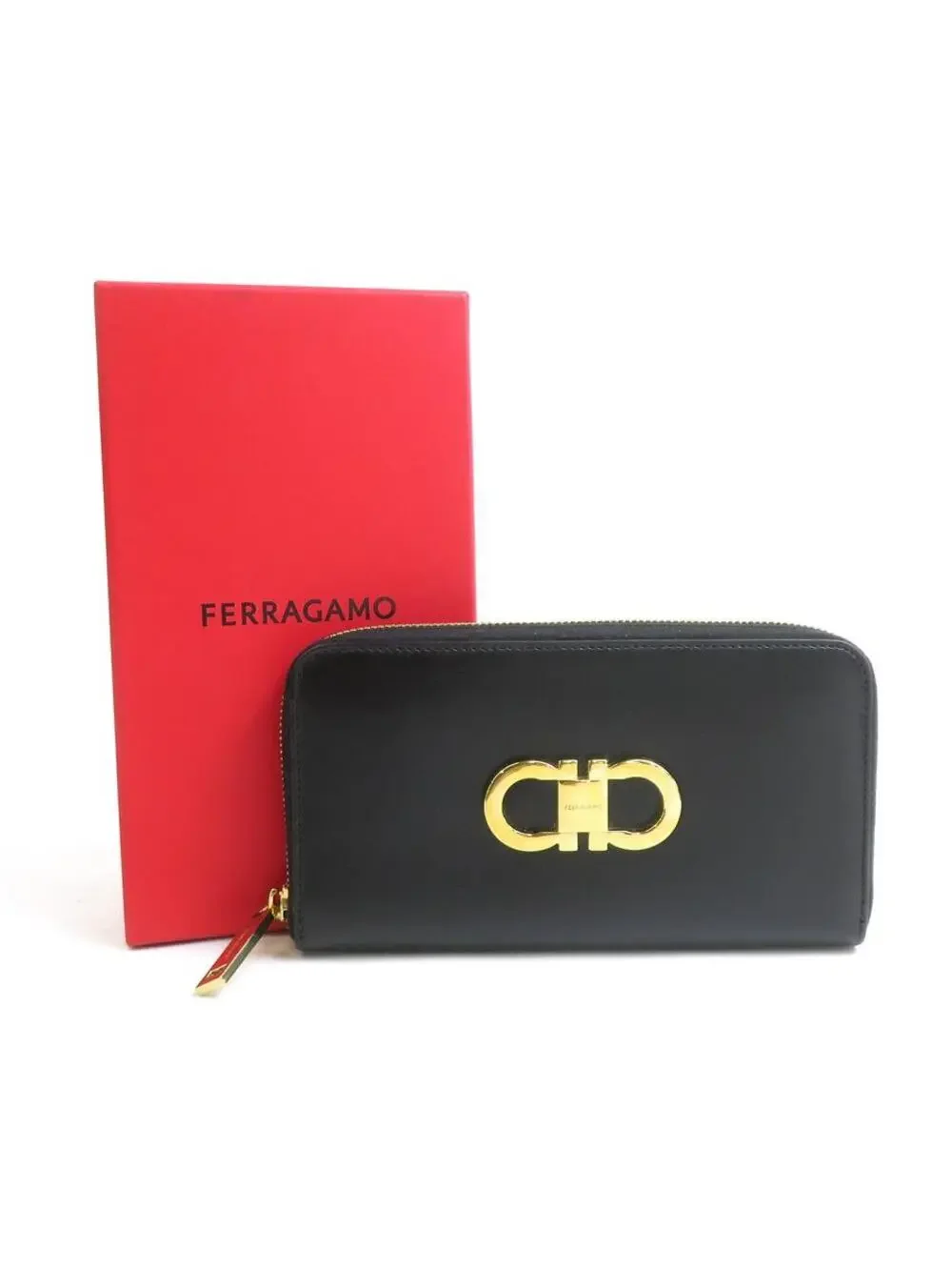 Auth Salvatore Ferragamo Zip Around #300530S23B